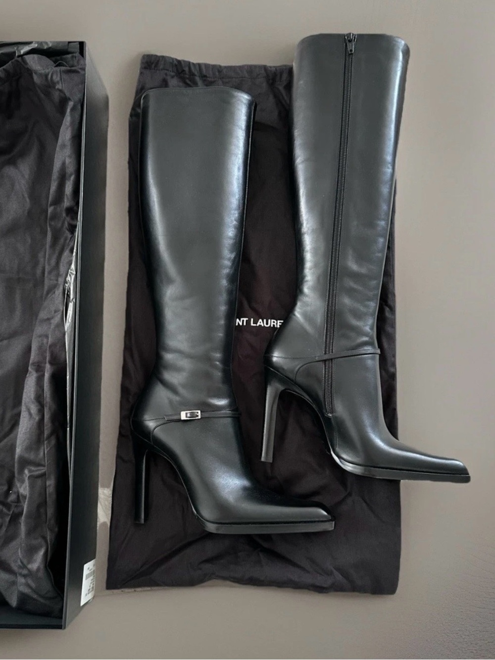 Saint Laurent Black Leather Knee-High Stiletto Boots with Side Zip - Picture 2 of 8